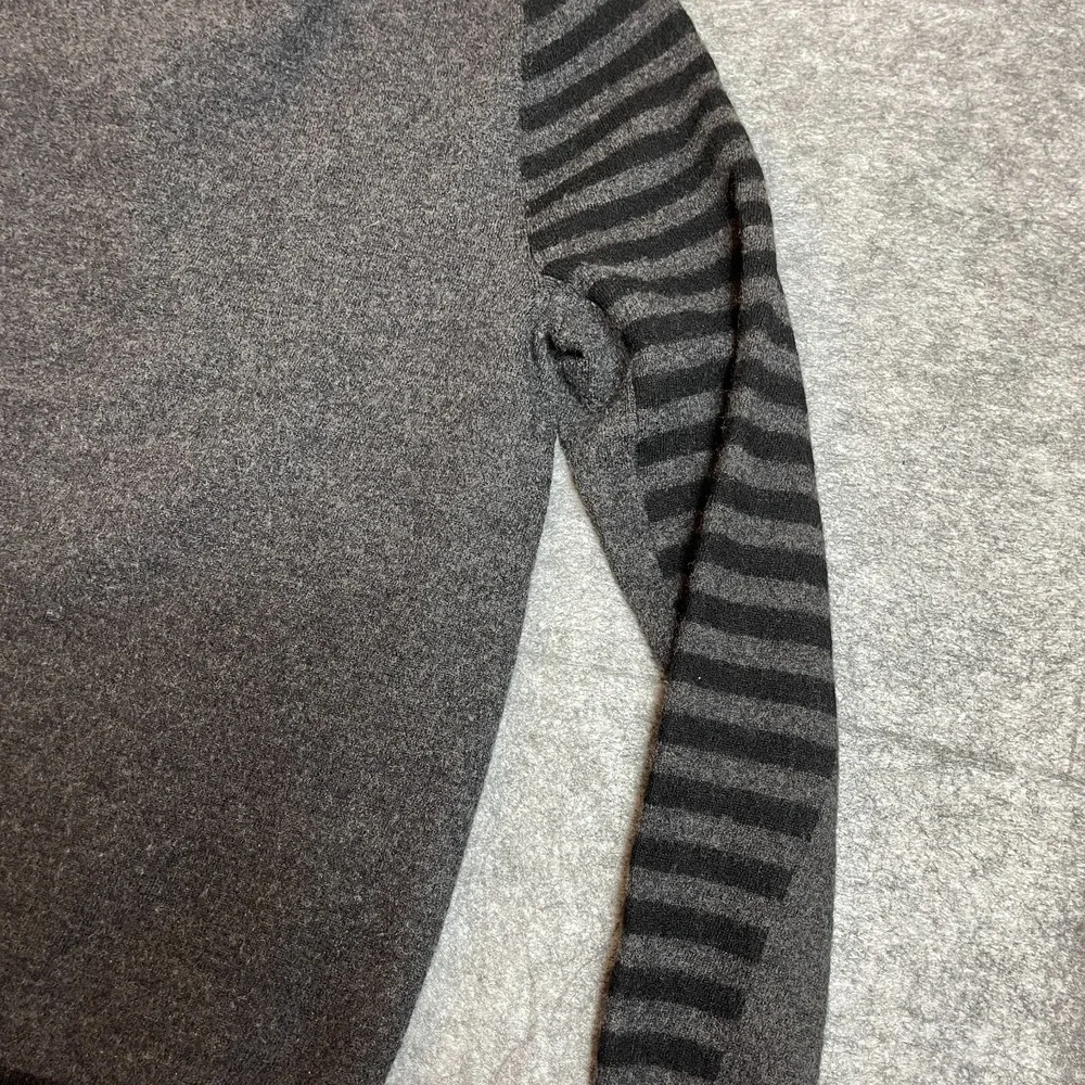BANANA REPUBLIC Men's Large Merino Wool Sweater GRAY‎ V Neck Pullover Casual